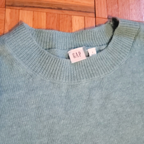 Gap Oversized Blue lightweight high low Sweater NWOT - Picture 2 of 6